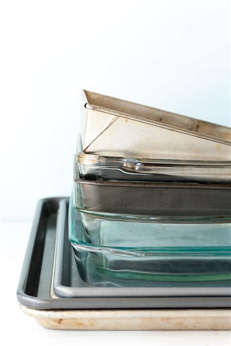 When to Use Glass Bakeware and When to Use Metal